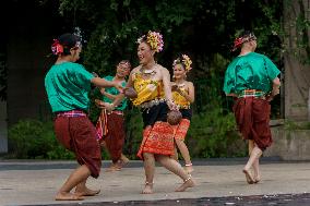 Dances from Thailand in Chile